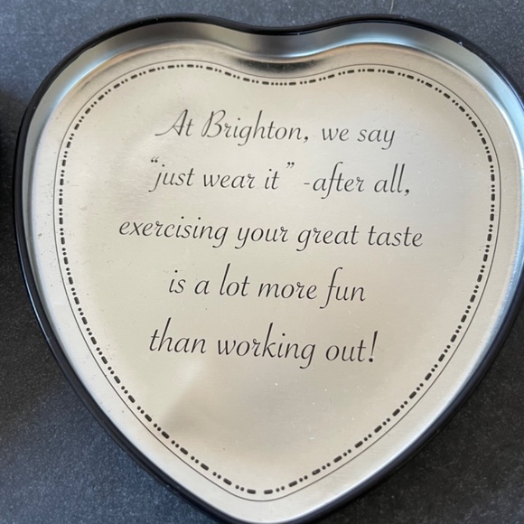 ❤️ BRIGHTON  BLACK AND WHITE HEART TIN - Picture 3 of 4